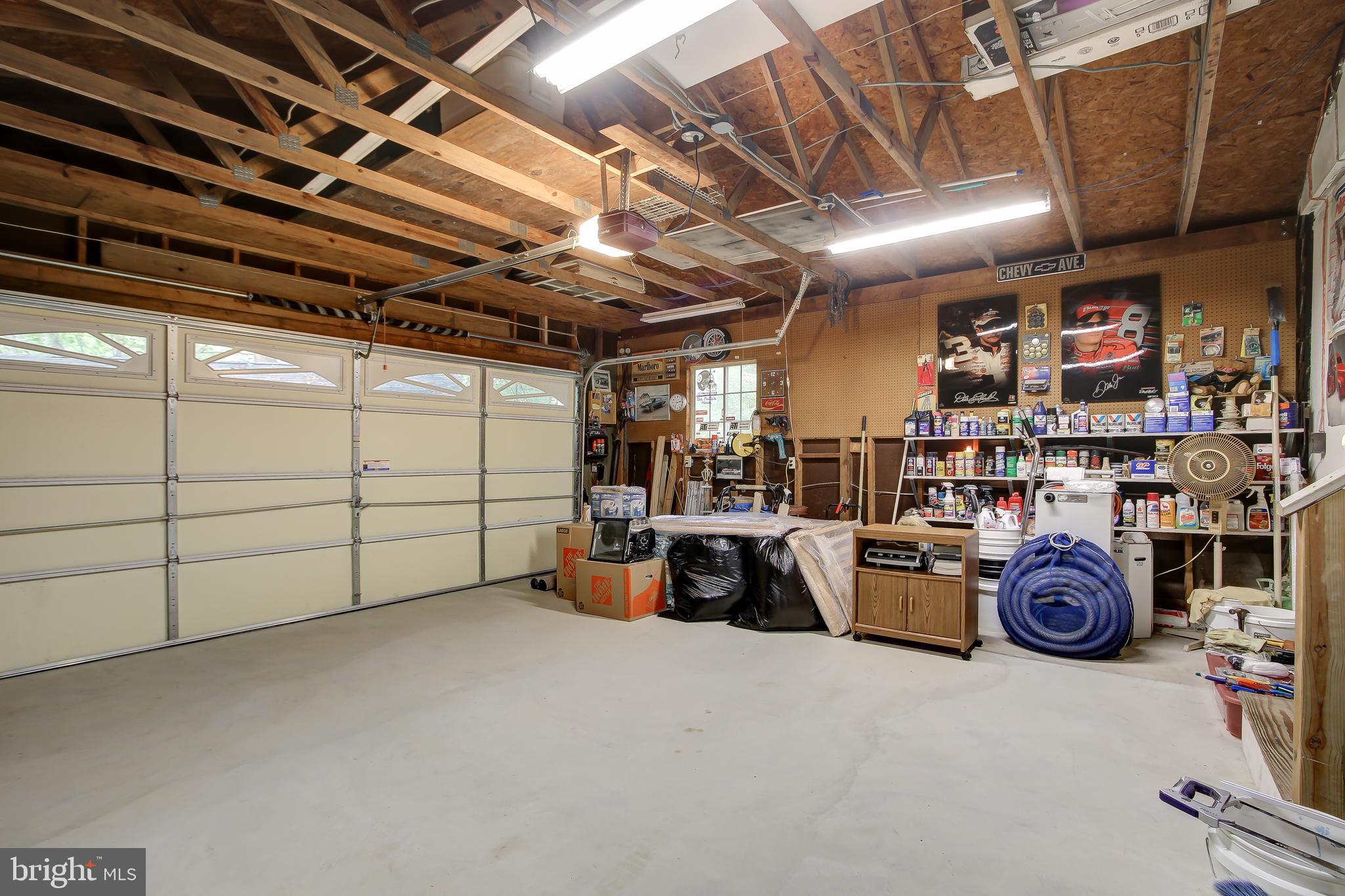 ALGONQUIN HILLS - Residential