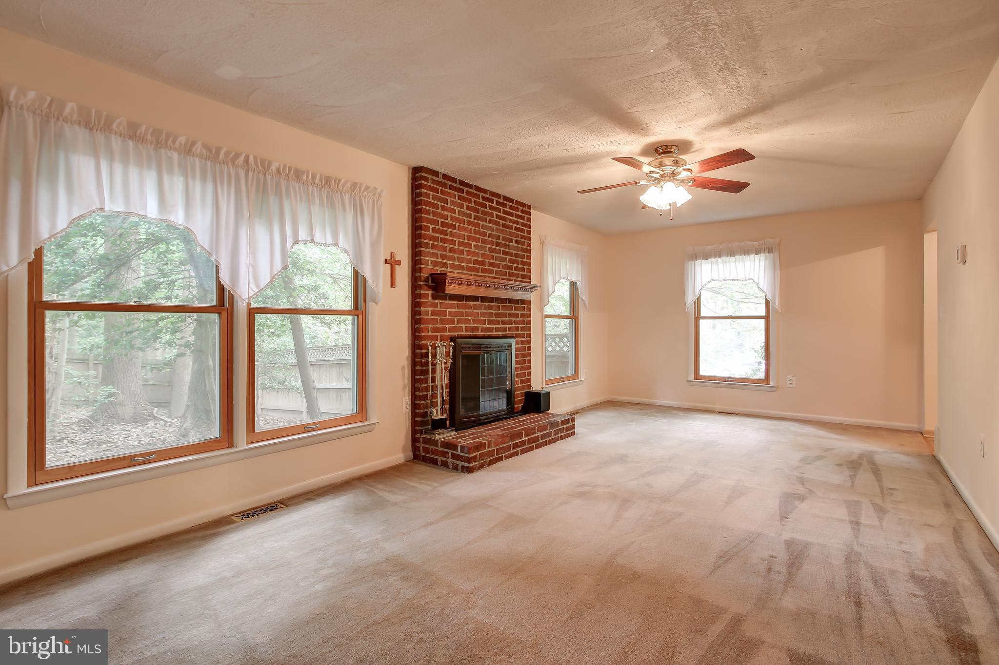 ALGONQUIN HILLS - Residential