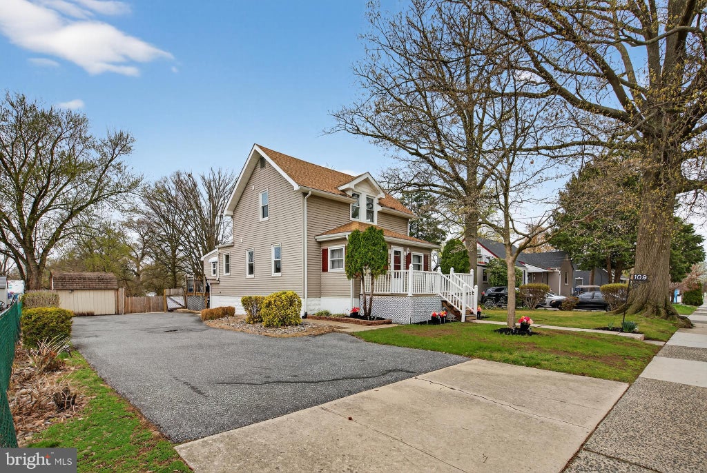 Photo of 109 E Mill Road, MAPLE SHADE, NJ 08052 (MLS # NJBL2108896)