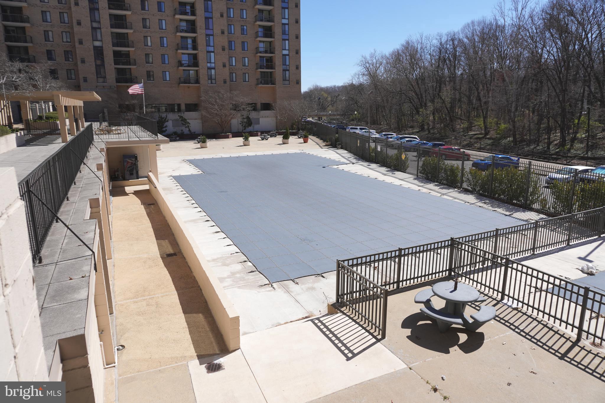 THE CARLTON - Residential