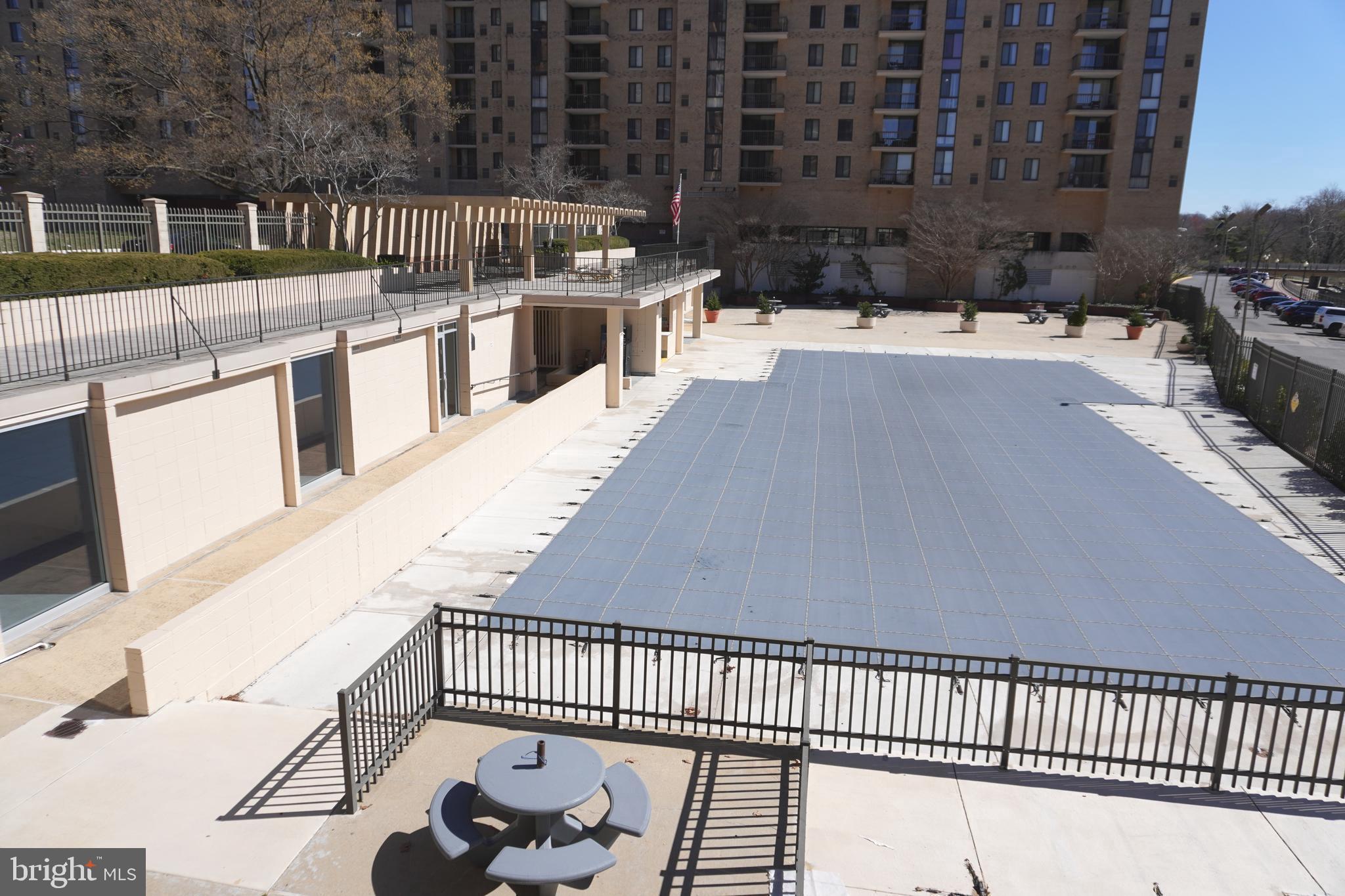 THE CARLTON - Residential