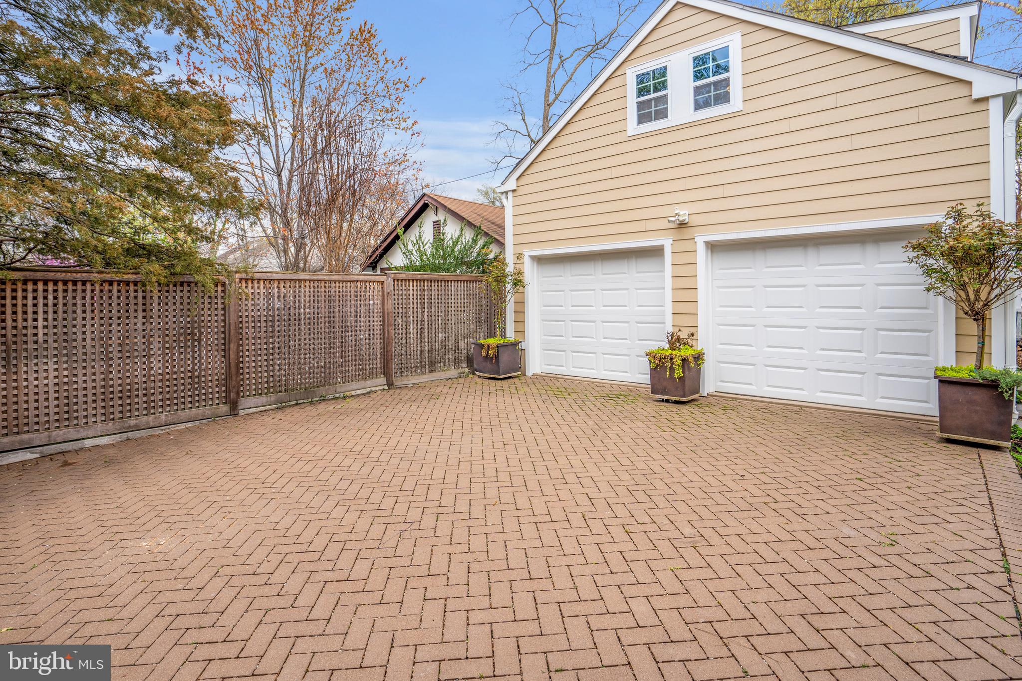 ADDISON HEIGHTS - Residential