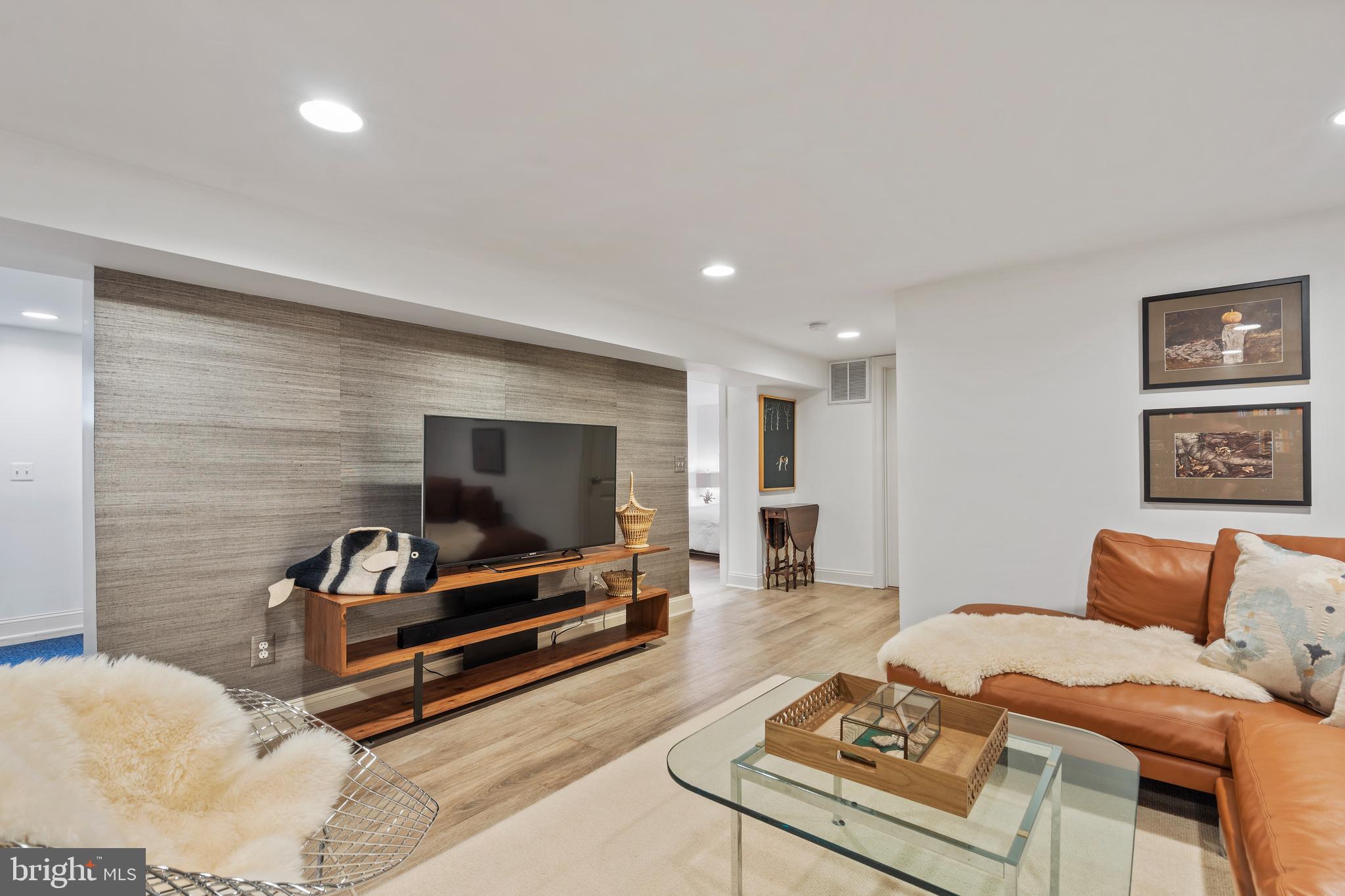 ADDISON HEIGHTS - Residential