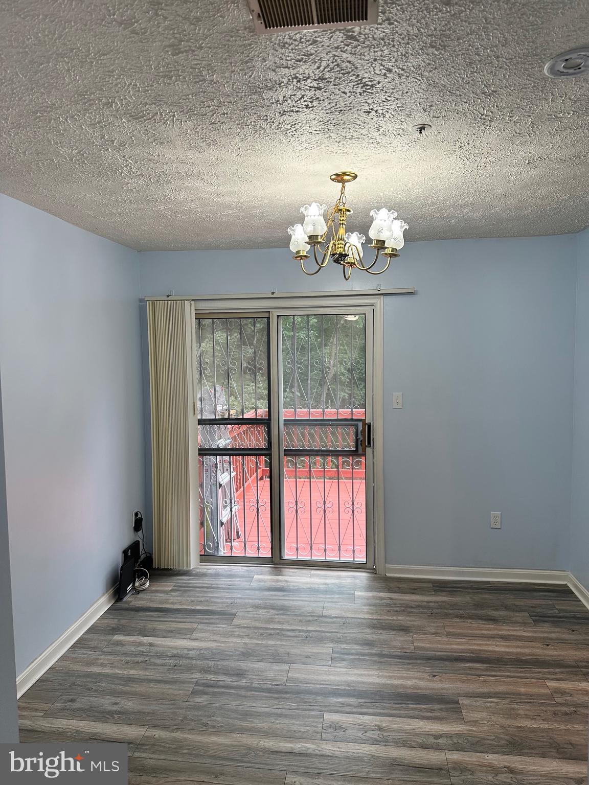 HILL OAKS CONDO PHASE 1- - Residential Lease