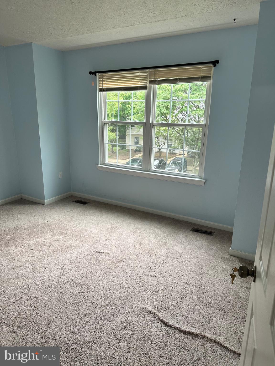 HILL OAKS CONDO PHASE 1- - Residential Lease