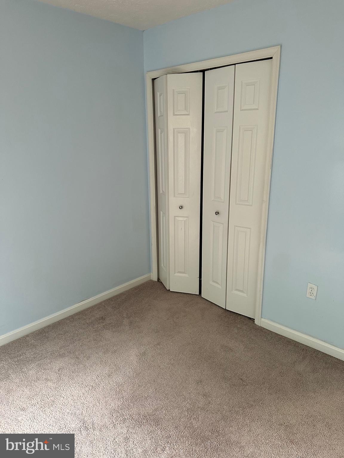 HILL OAKS CONDO PHASE 1- - Residential Lease