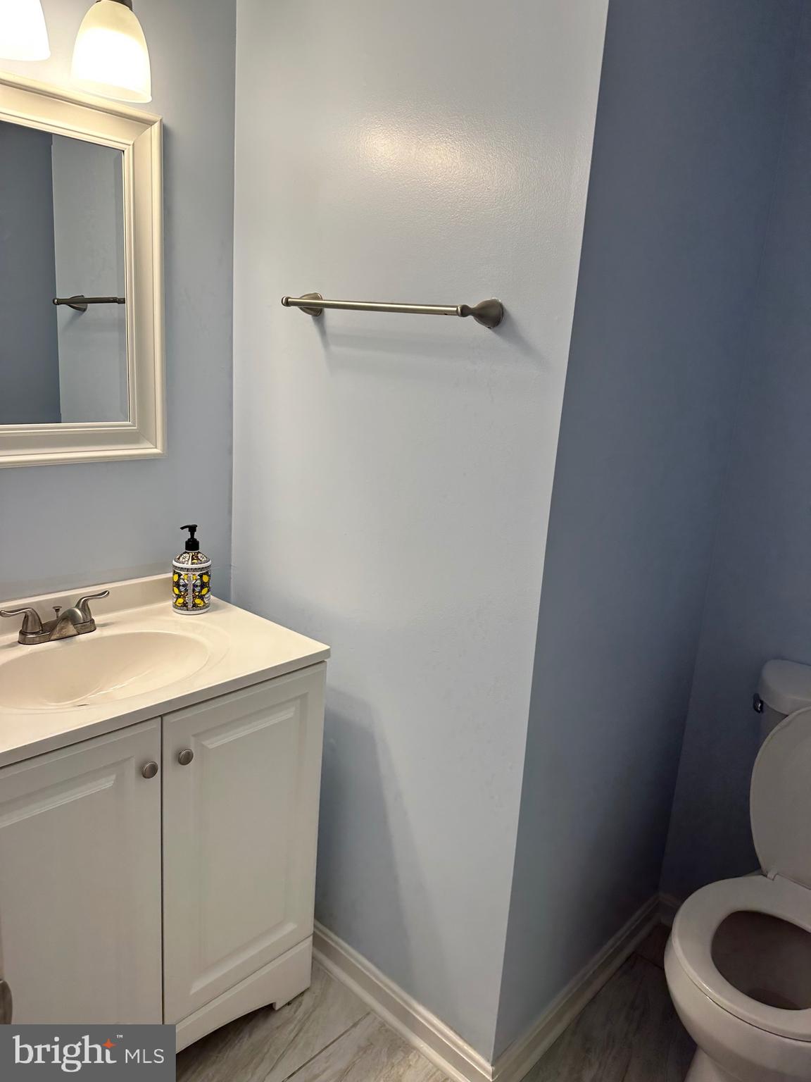 HILL OAKS CONDO PHASE 1- - Residential Lease