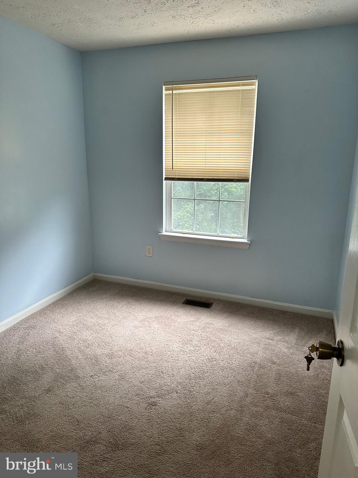 HILL OAKS CONDO PHASE 1- - Residential Lease