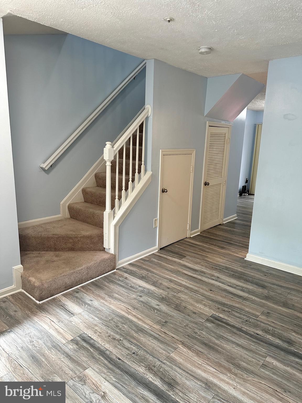 HILL OAKS CONDO PHASE 1- - Residential Lease