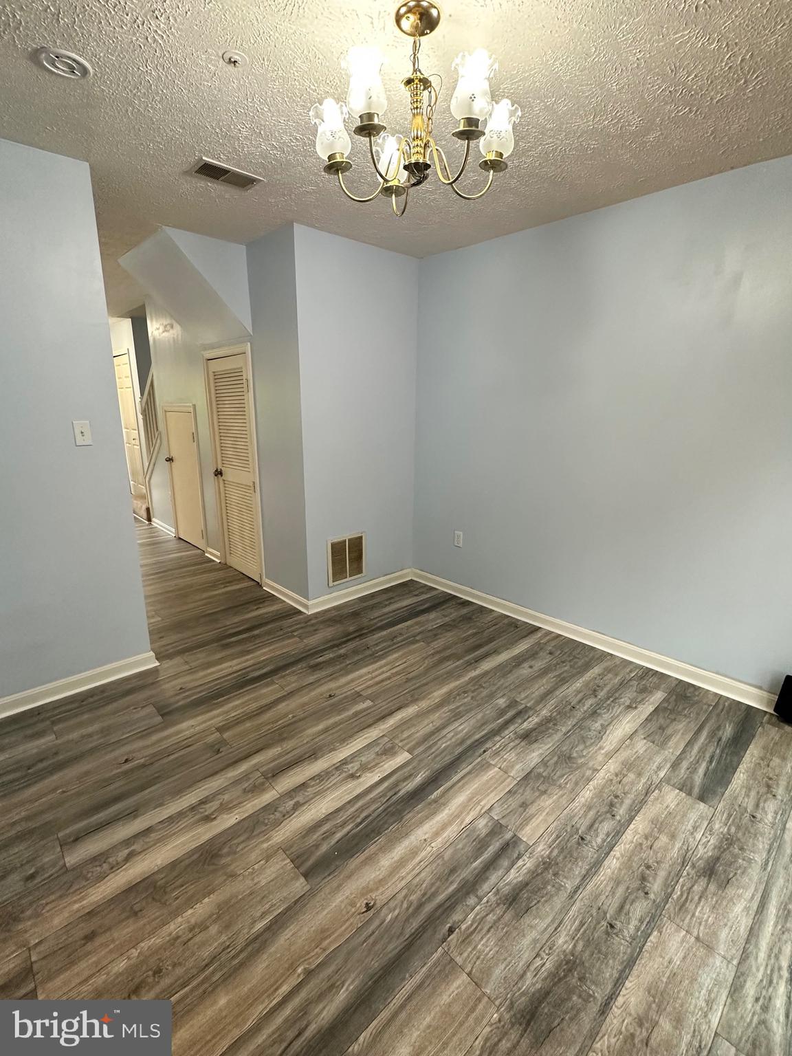 HILL OAKS CONDO PHASE 1- - Residential Lease