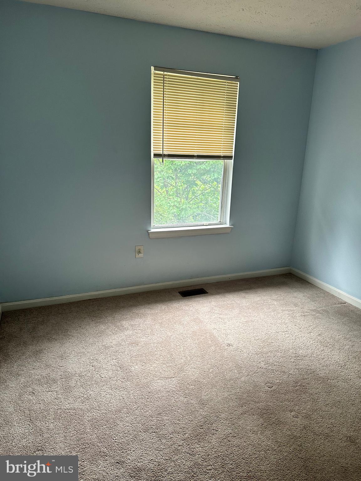 HILL OAKS CONDO PHASE 1- - Residential Lease