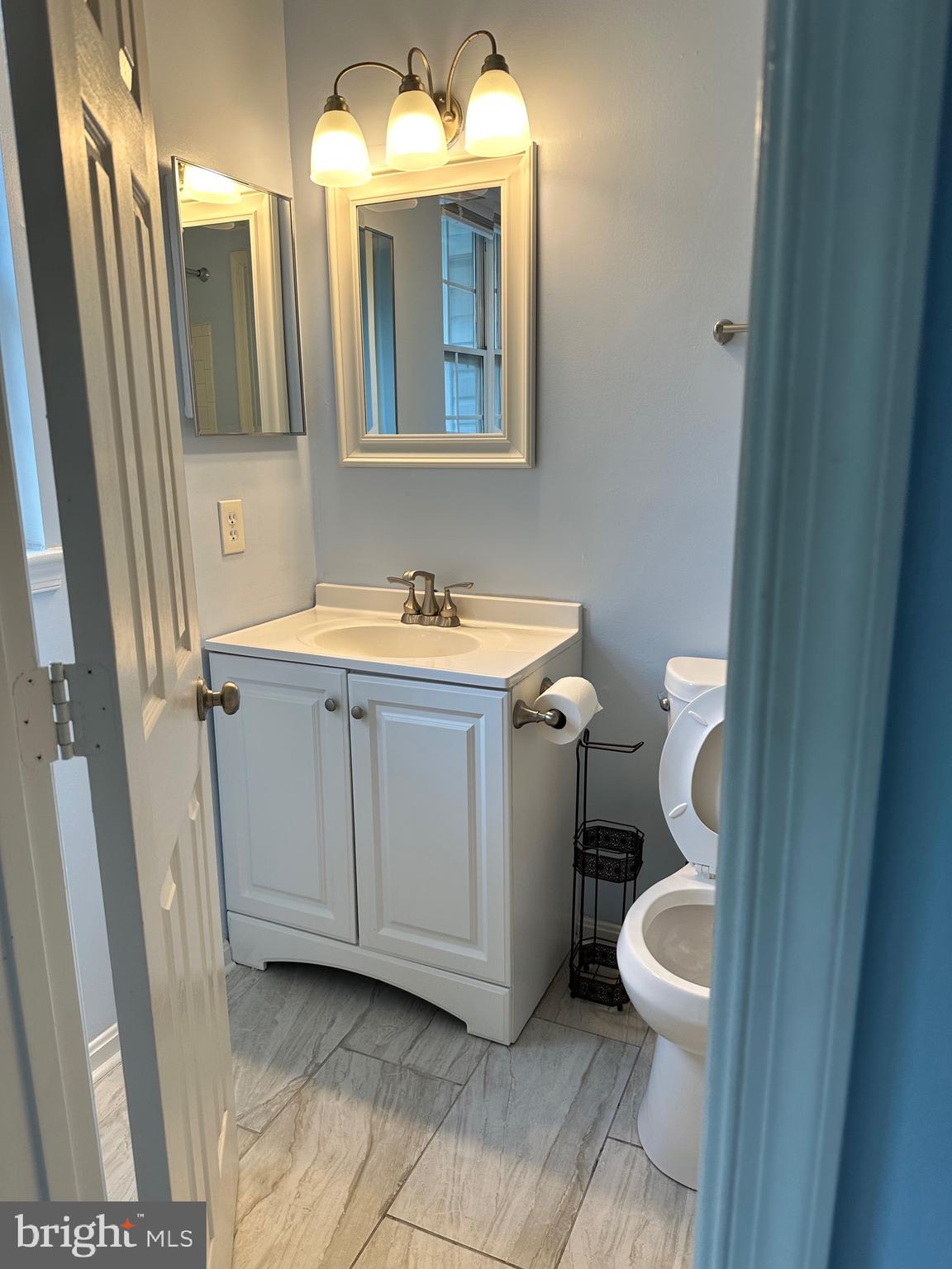 HILL OAKS CONDO PHASE 1- - Residential Lease