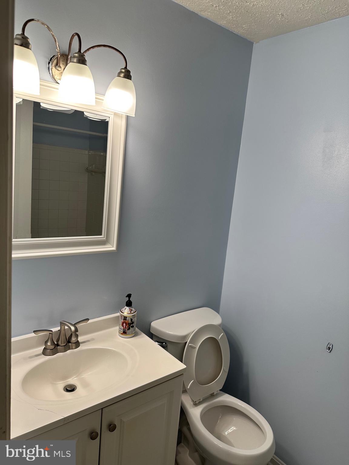 HILL OAKS CONDO PHASE 1- - Residential Lease