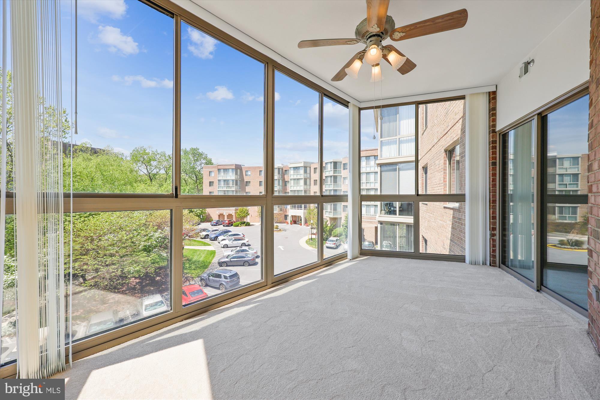 TURNBERRY COURTS AT LEIS - Residential