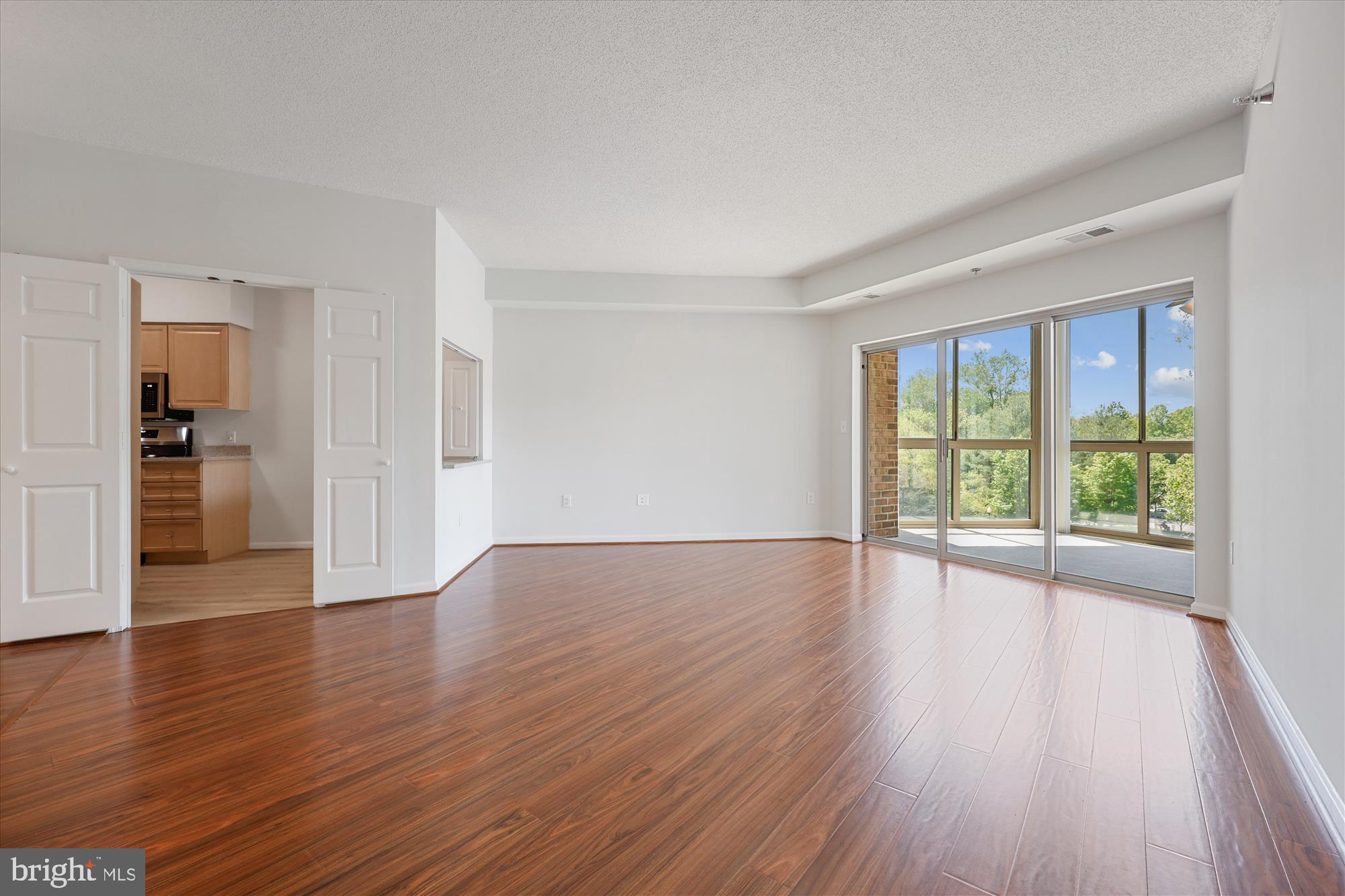 TURNBERRY COURTS AT LEIS - Residential