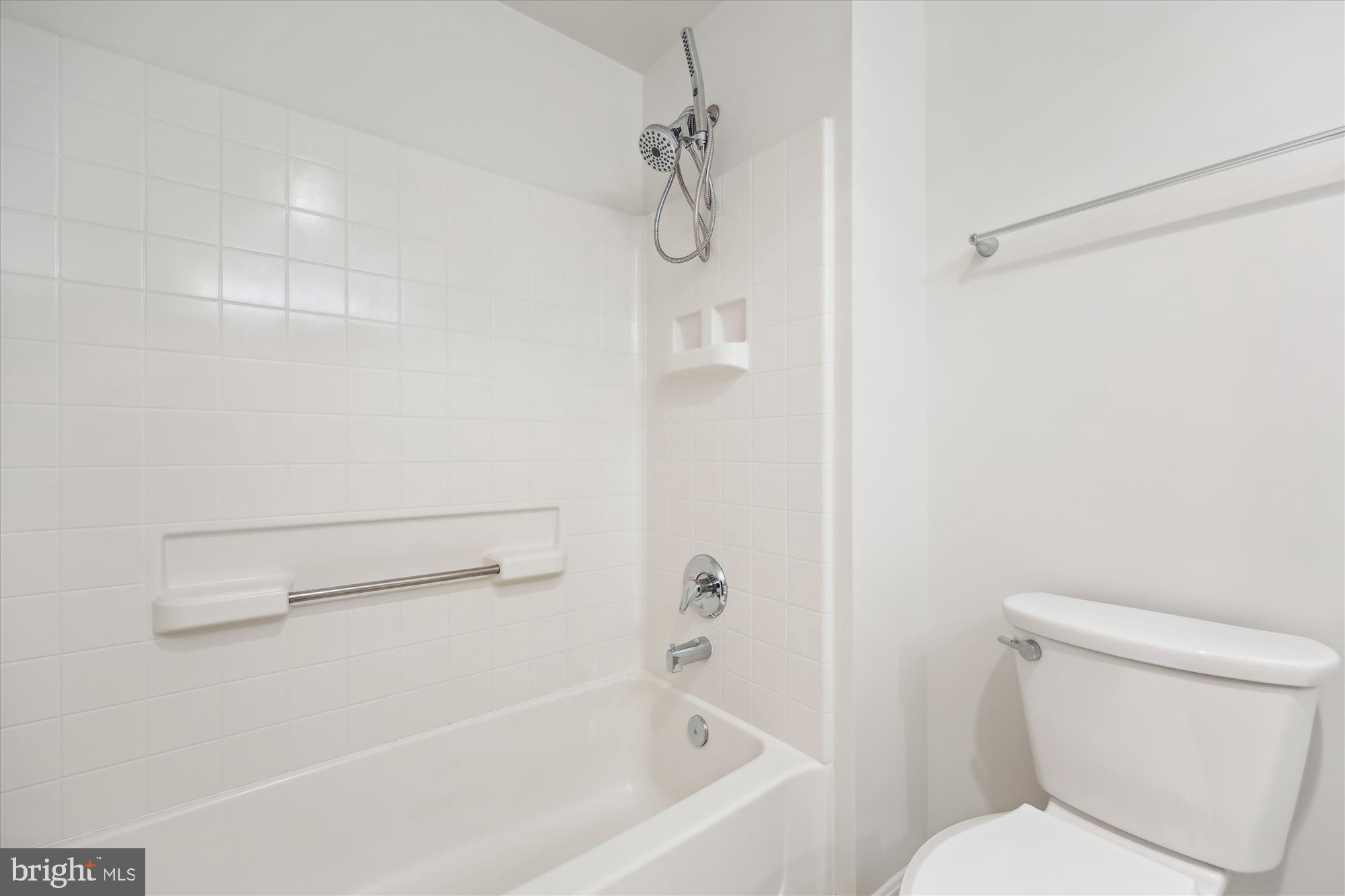 TURNBERRY COURTS AT LEIS - Residential