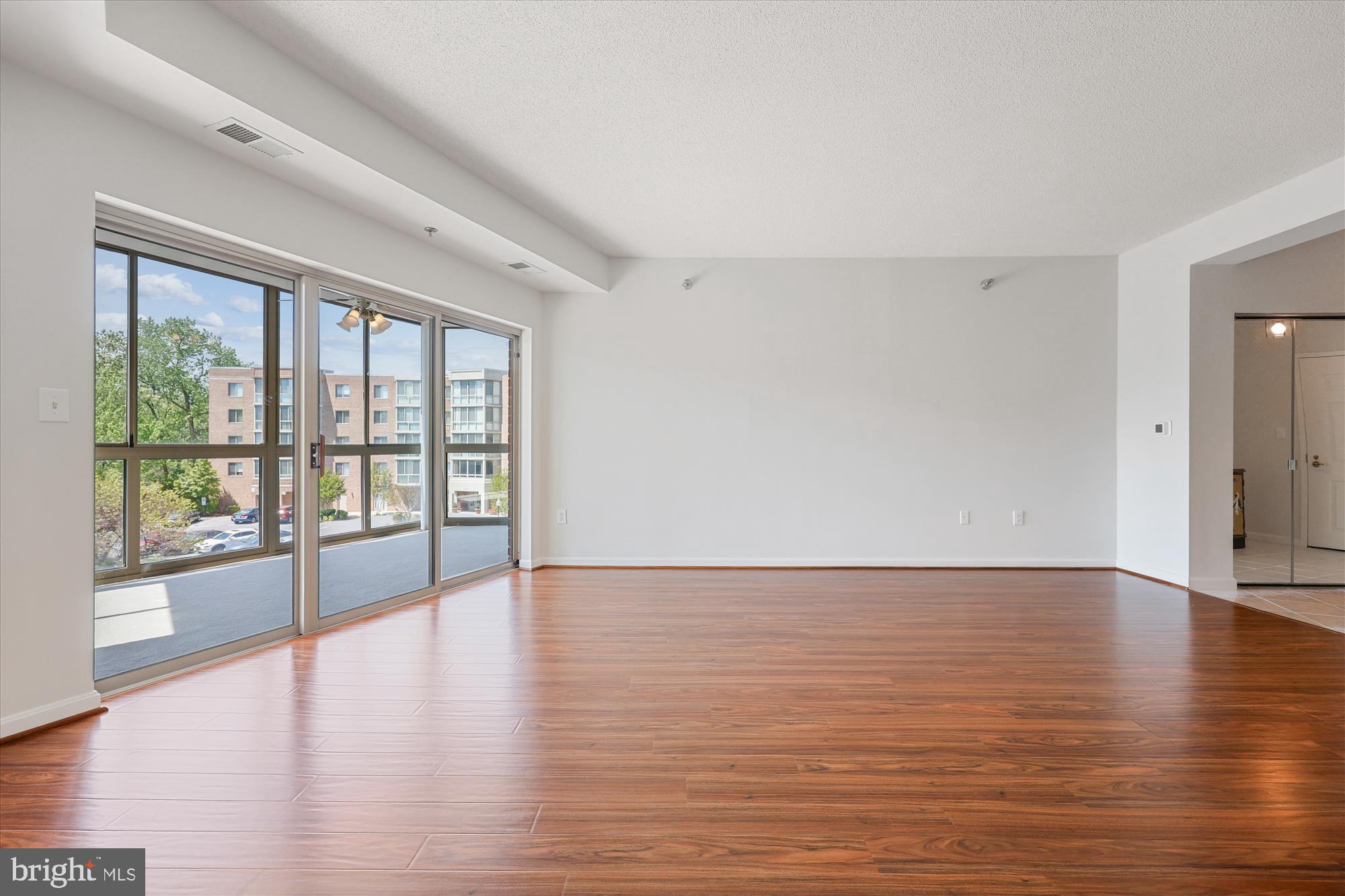 TURNBERRY COURTS AT LEIS - Residential