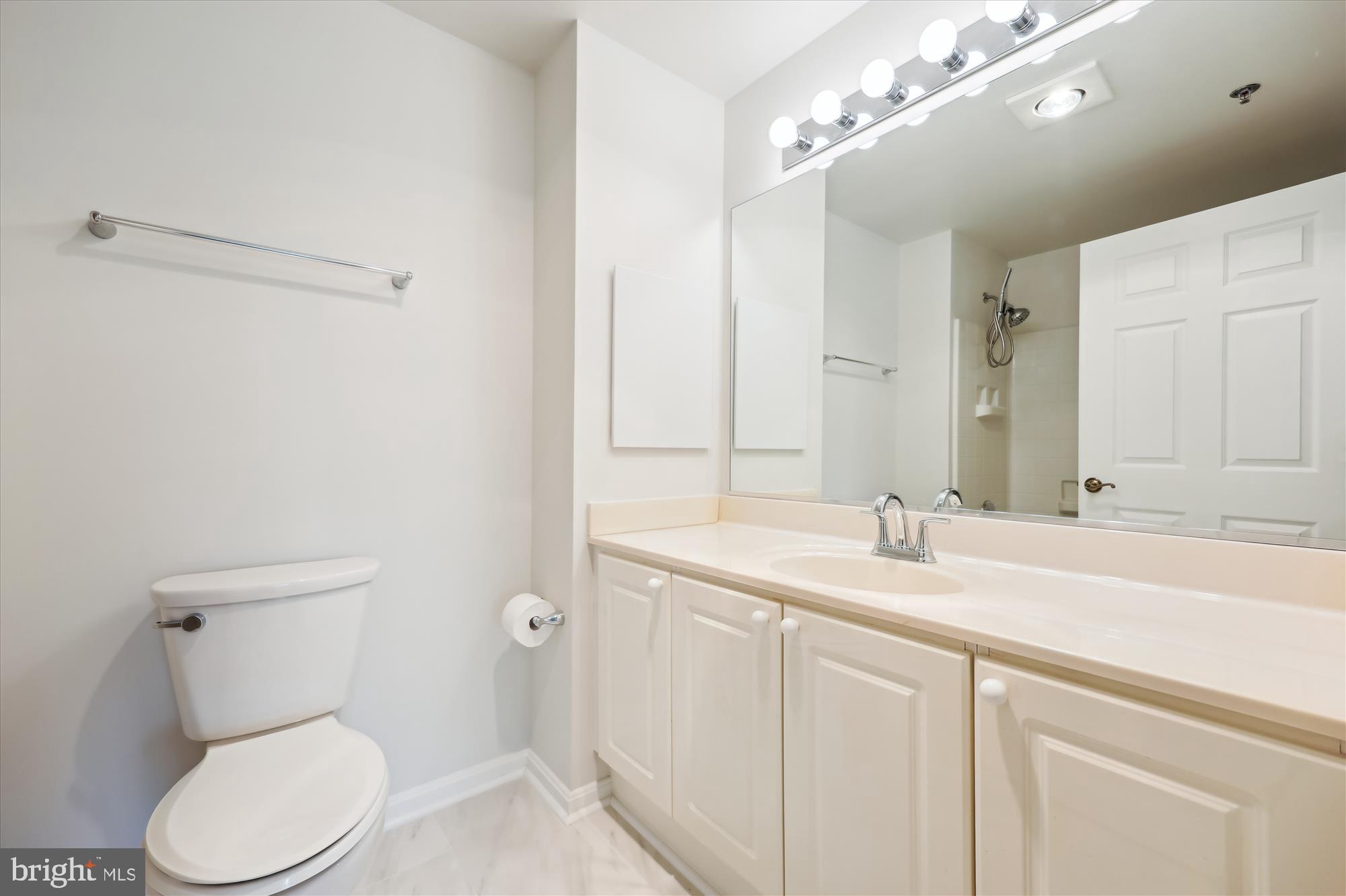 TURNBERRY COURTS AT LEIS - Residential