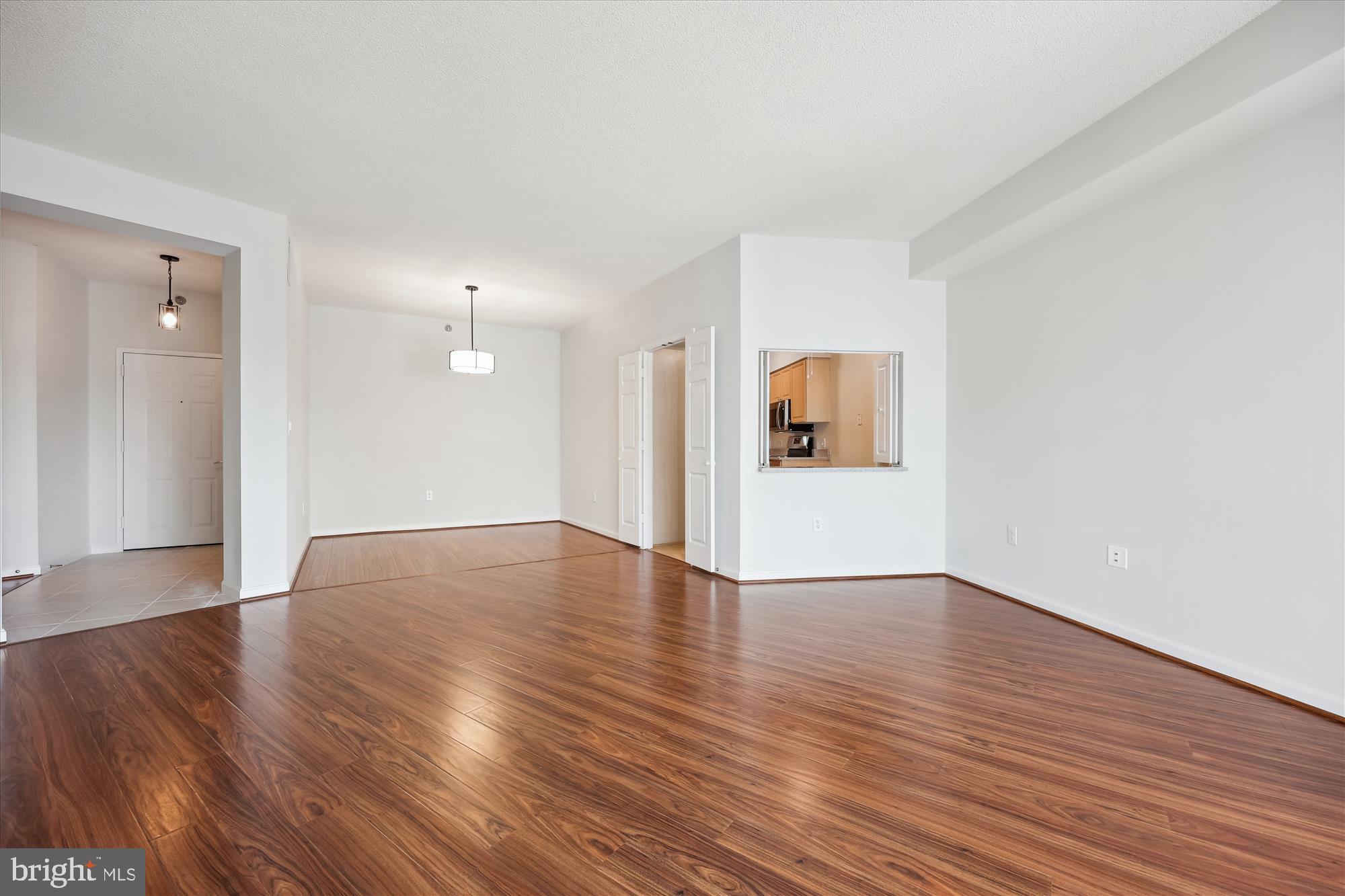 TURNBERRY COURTS AT LEIS - Residential