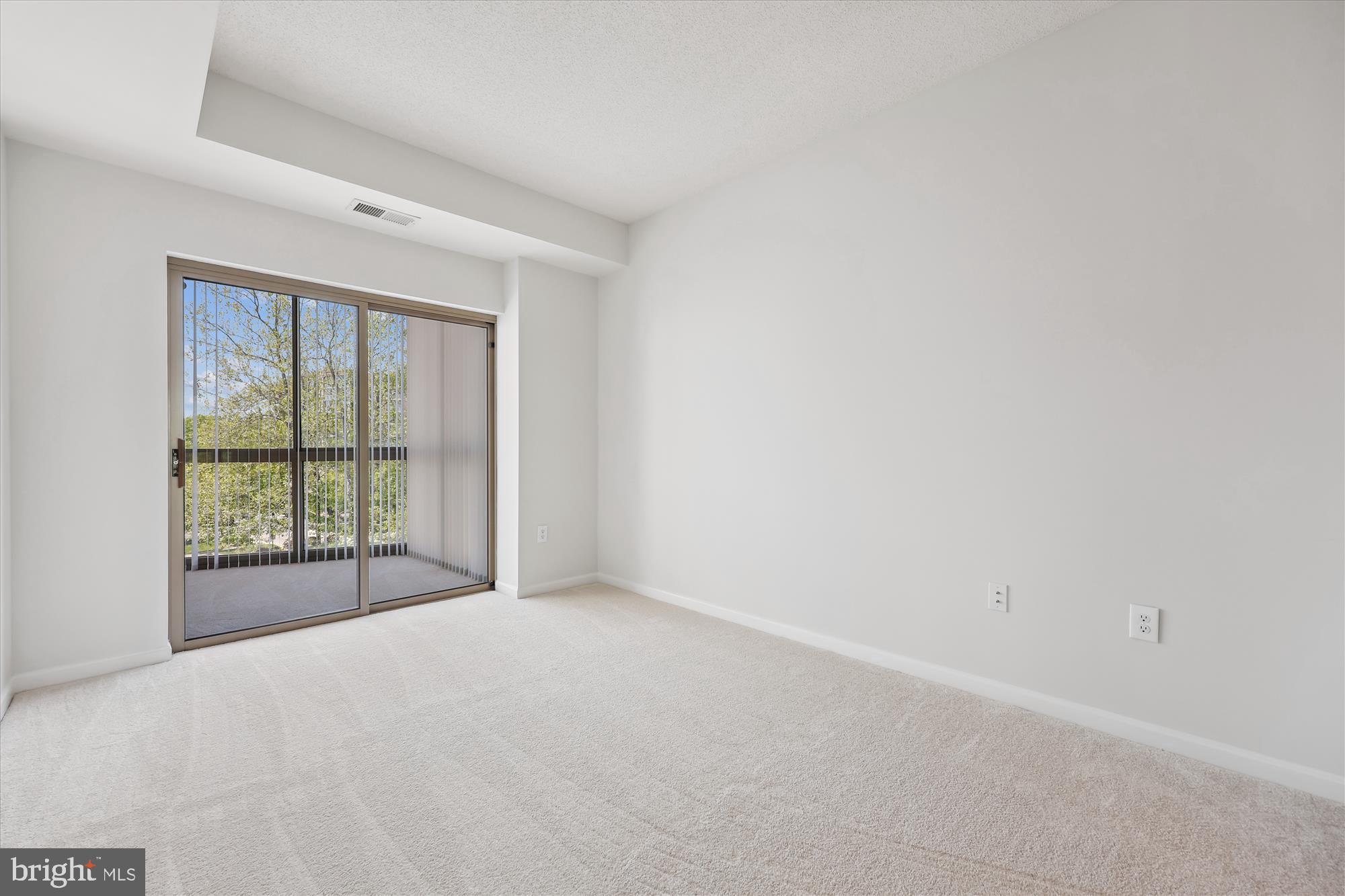 TURNBERRY COURTS AT LEIS - Residential