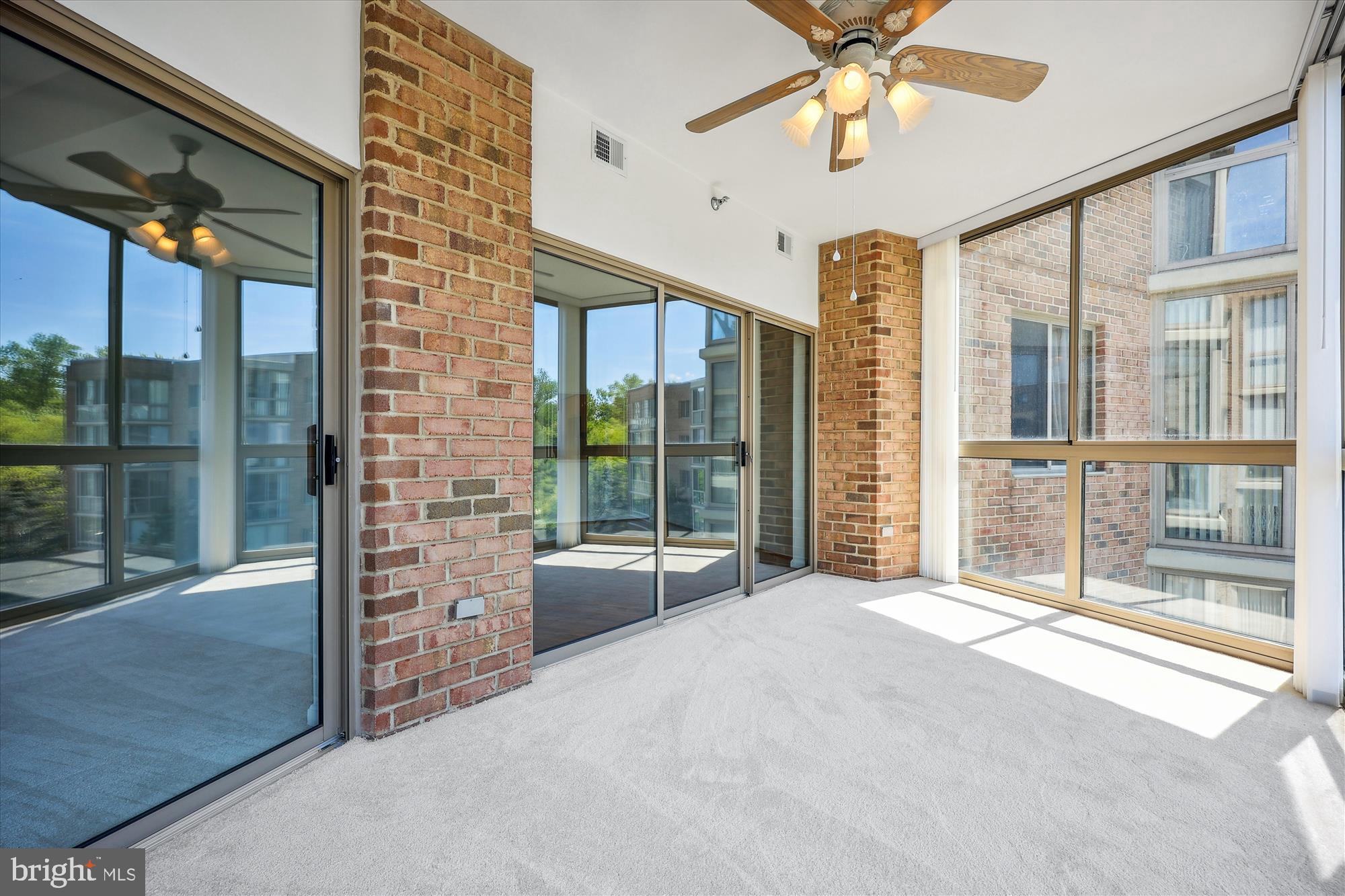 TURNBERRY COURTS AT LEIS - Residential