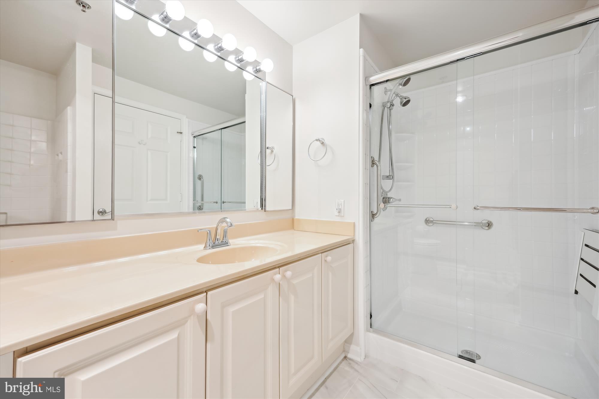 TURNBERRY COURTS AT LEIS - Residential