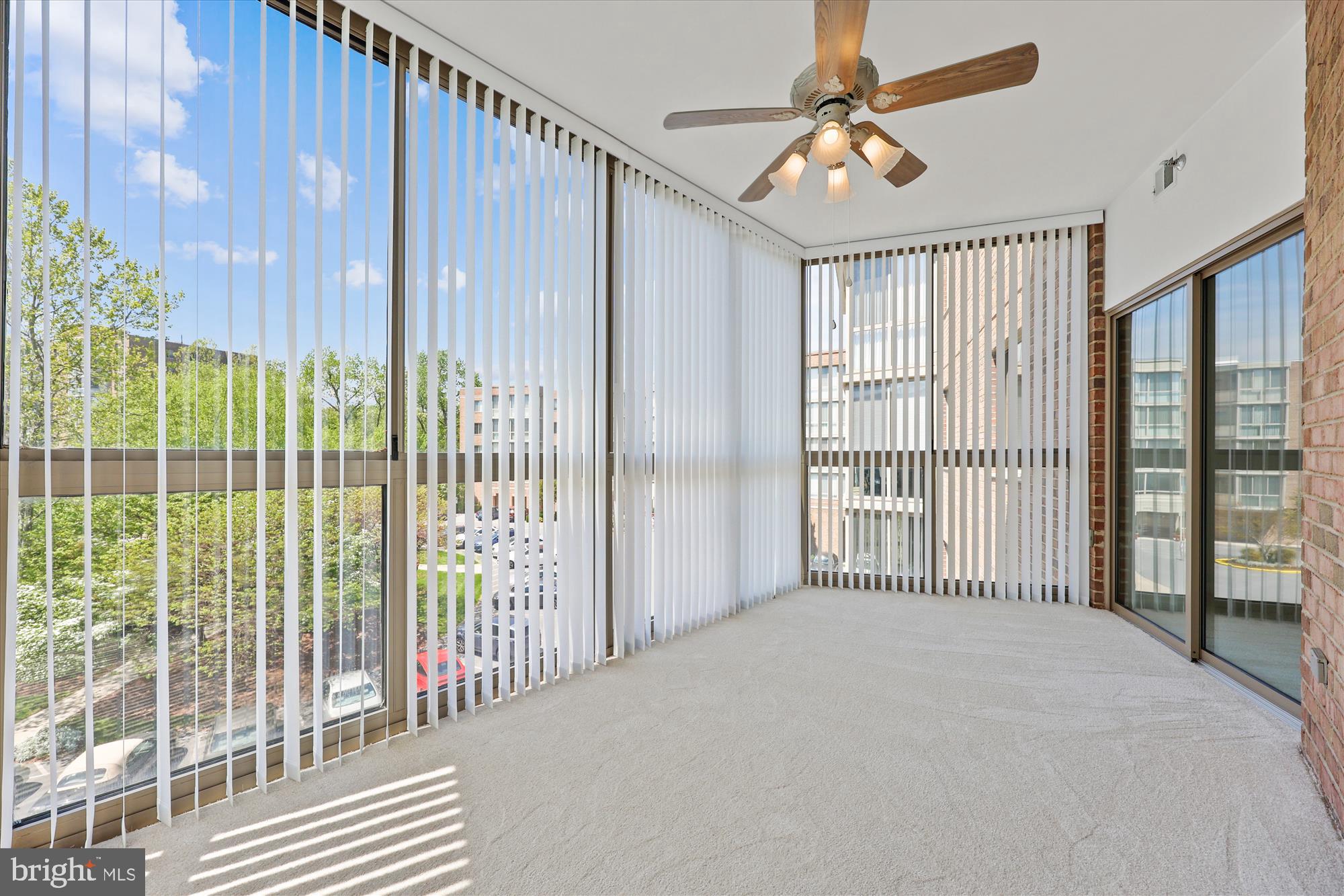 TURNBERRY COURTS AT LEIS - Residential