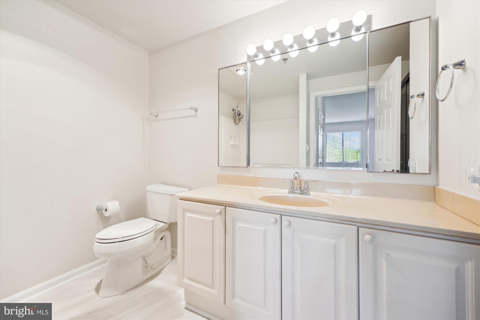 TURNBERRY COURTS AT LEIS - Residential