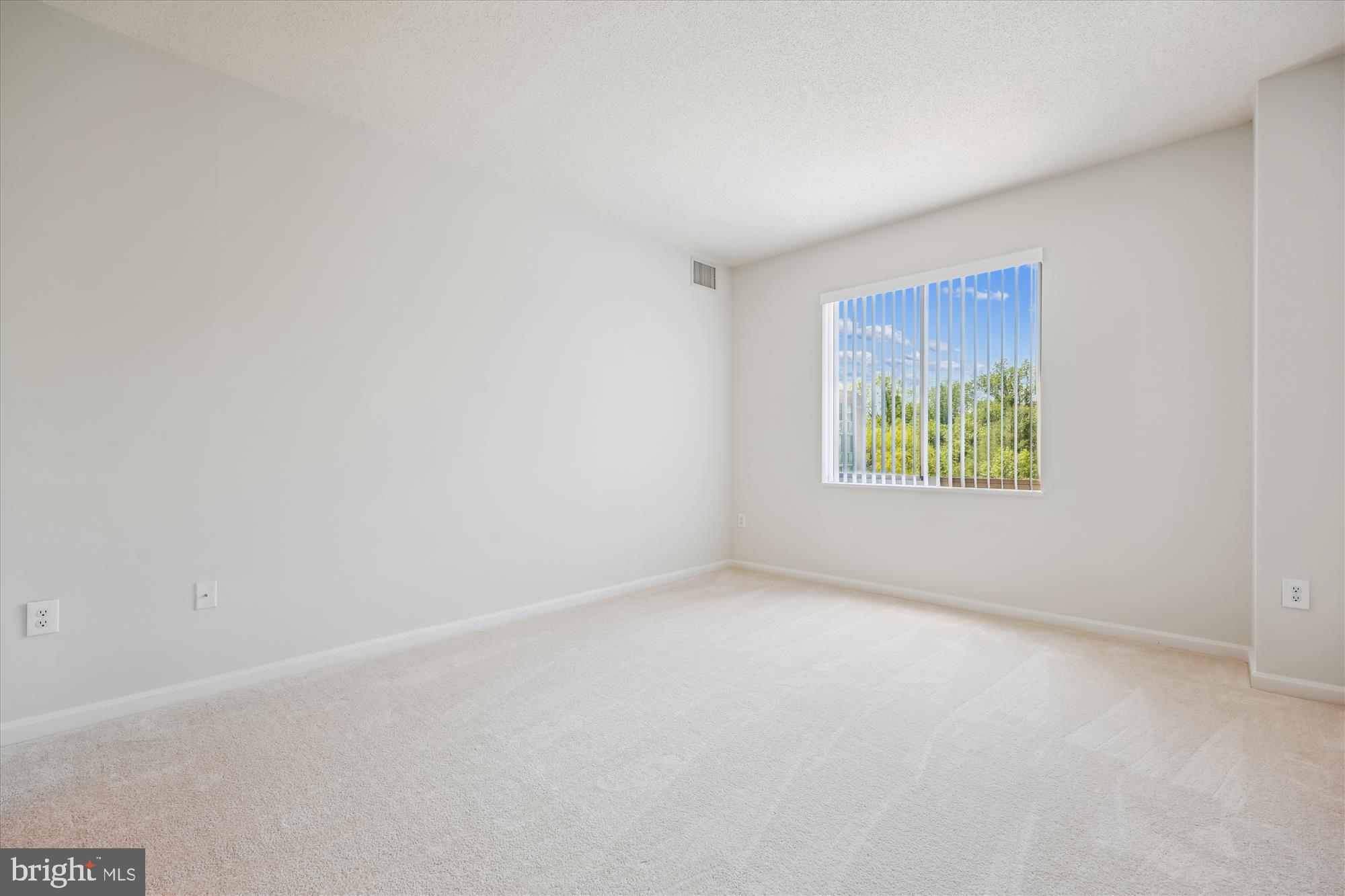 TURNBERRY COURTS AT LEIS - Residential