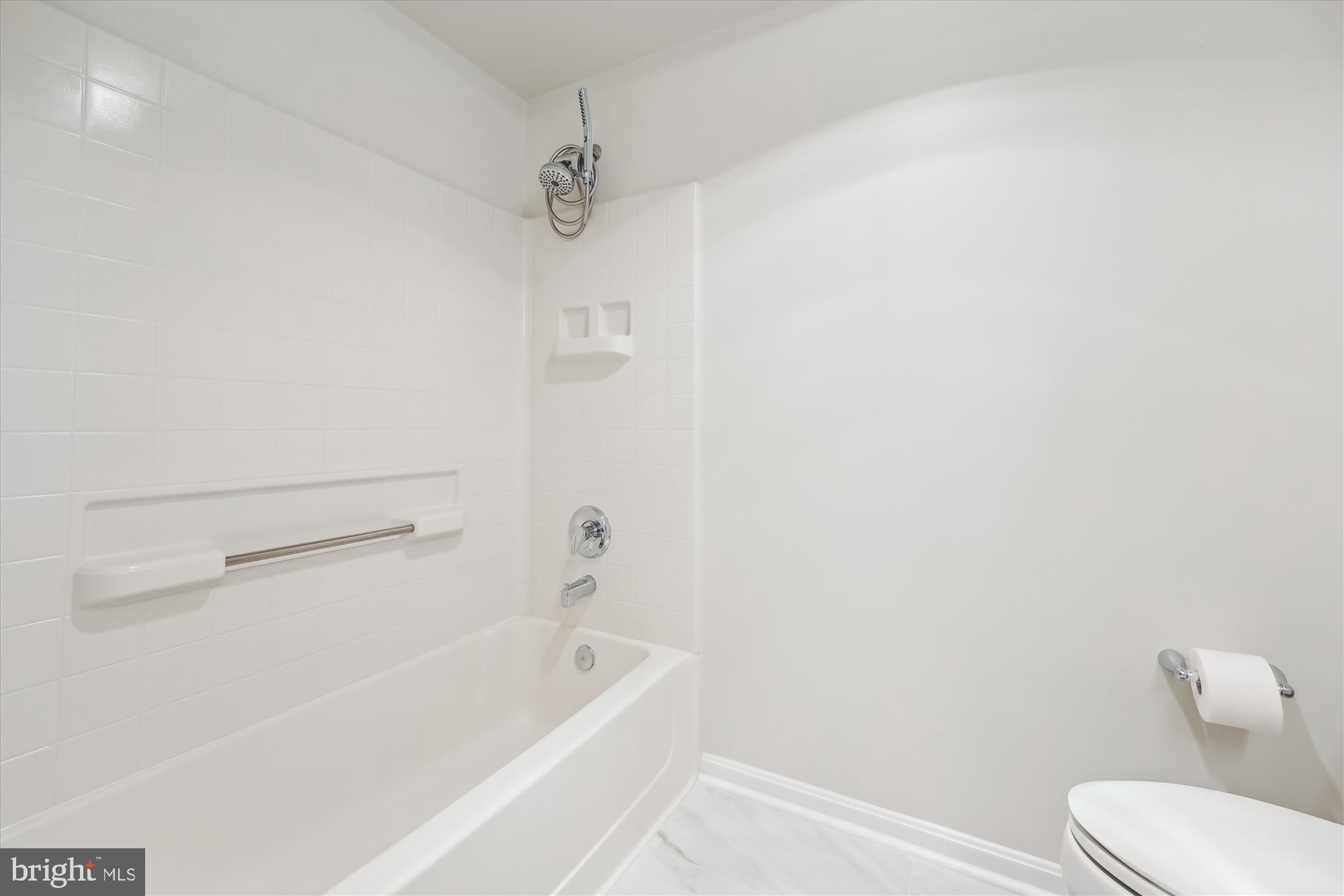 TURNBERRY COURTS AT LEIS - Residential