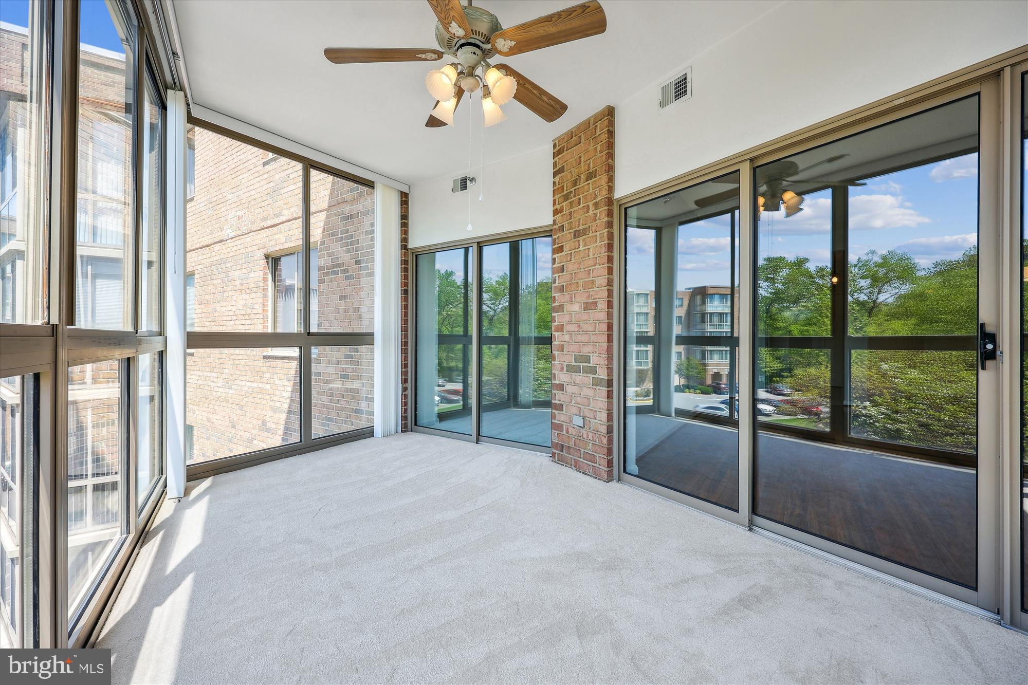 TURNBERRY COURTS AT LEIS - Residential