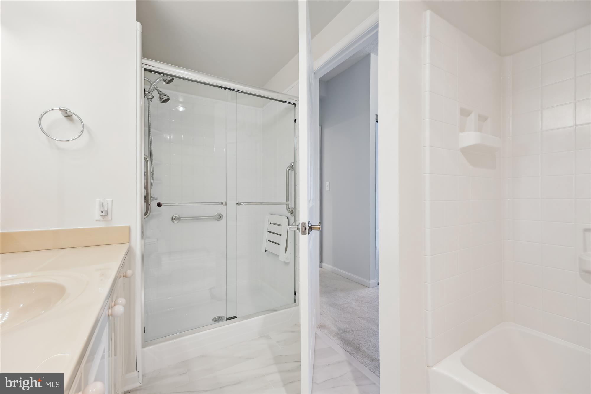 TURNBERRY COURTS AT LEIS - Residential