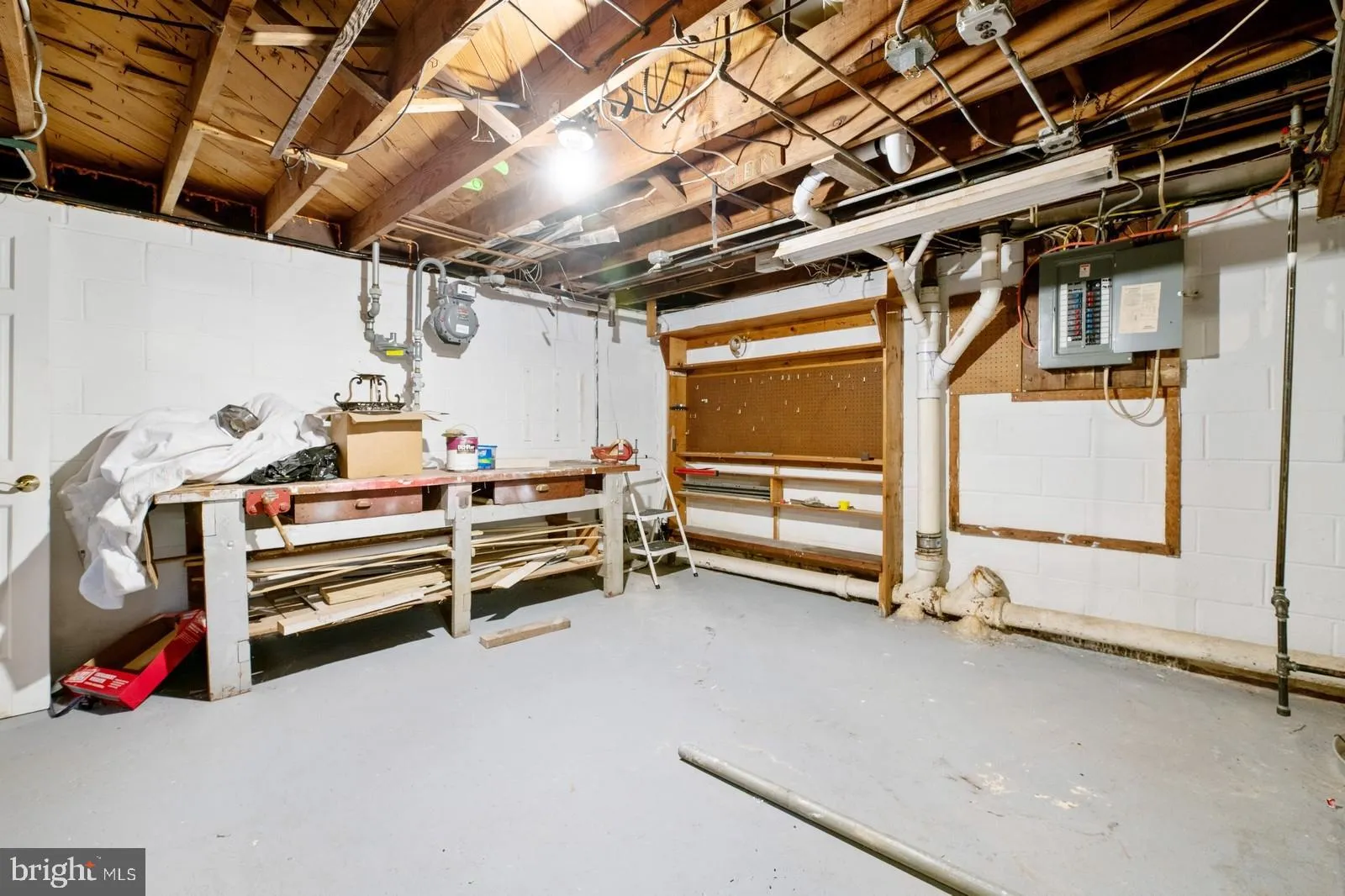 Hightstown, New Jersey 08520, United States, 3 Bedrooms Bedrooms, ,2 BathroomsBathrooms,Residential,Pending,131453