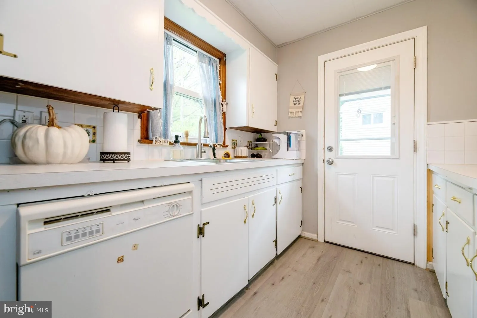 Hightstown, New Jersey 08520, United States, 3 Bedrooms Bedrooms, ,2 BathroomsBathrooms,Residential,Pending,131453