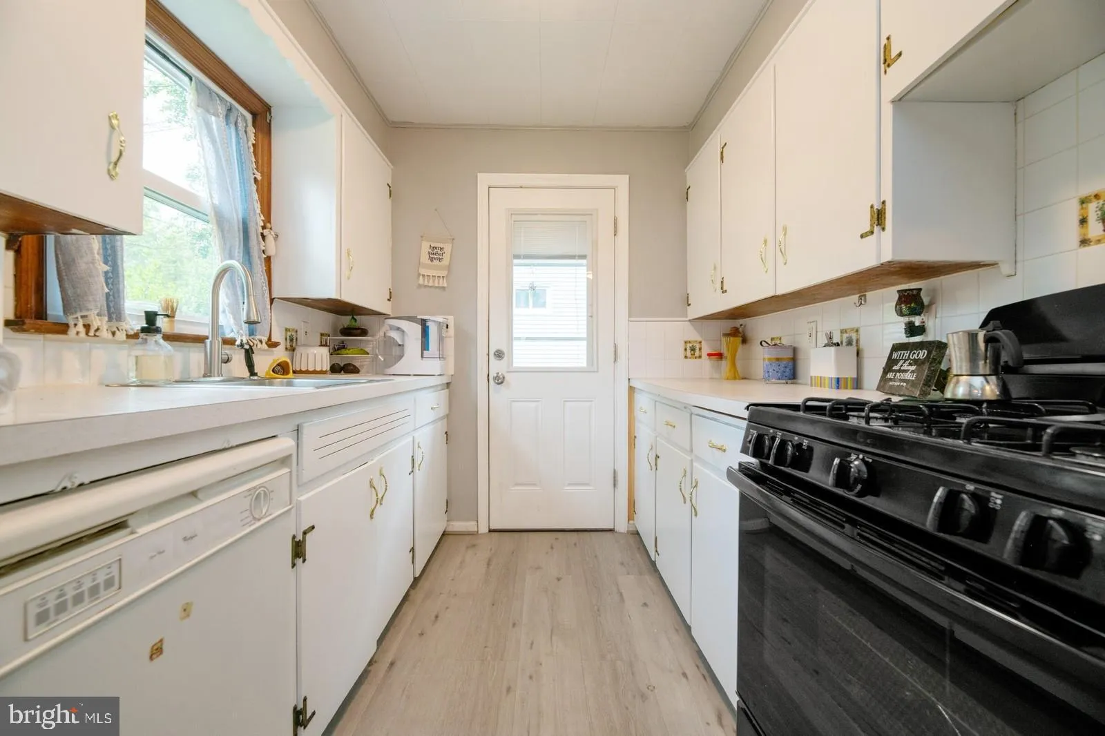 Hightstown, New Jersey 08520, United States, 3 Bedrooms Bedrooms, ,2 BathroomsBathrooms,Residential,Pending,131453