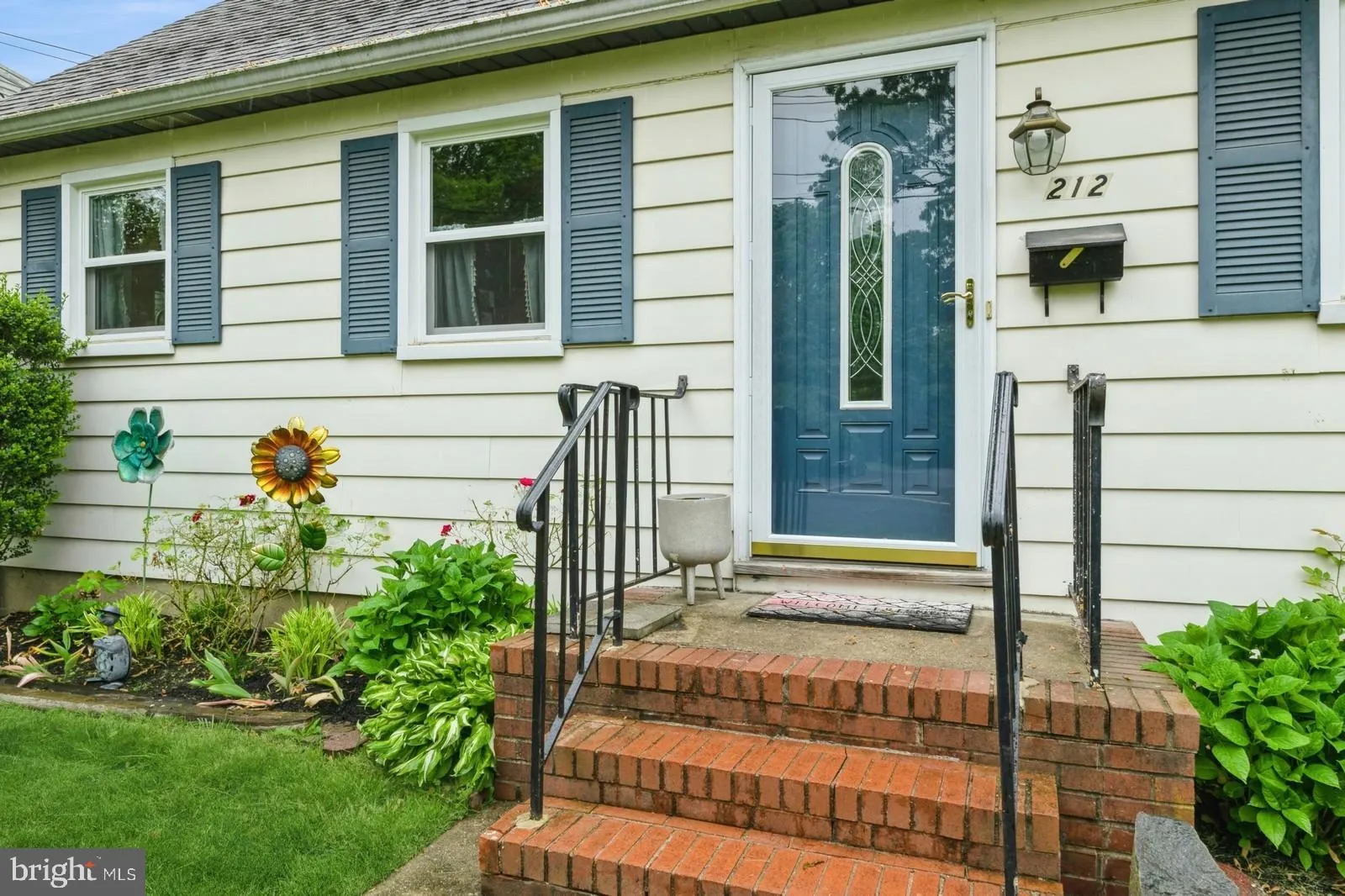 Hightstown, New Jersey 08520, United States, 3 Bedrooms Bedrooms, ,2 BathroomsBathrooms,Residential,Pending,131453