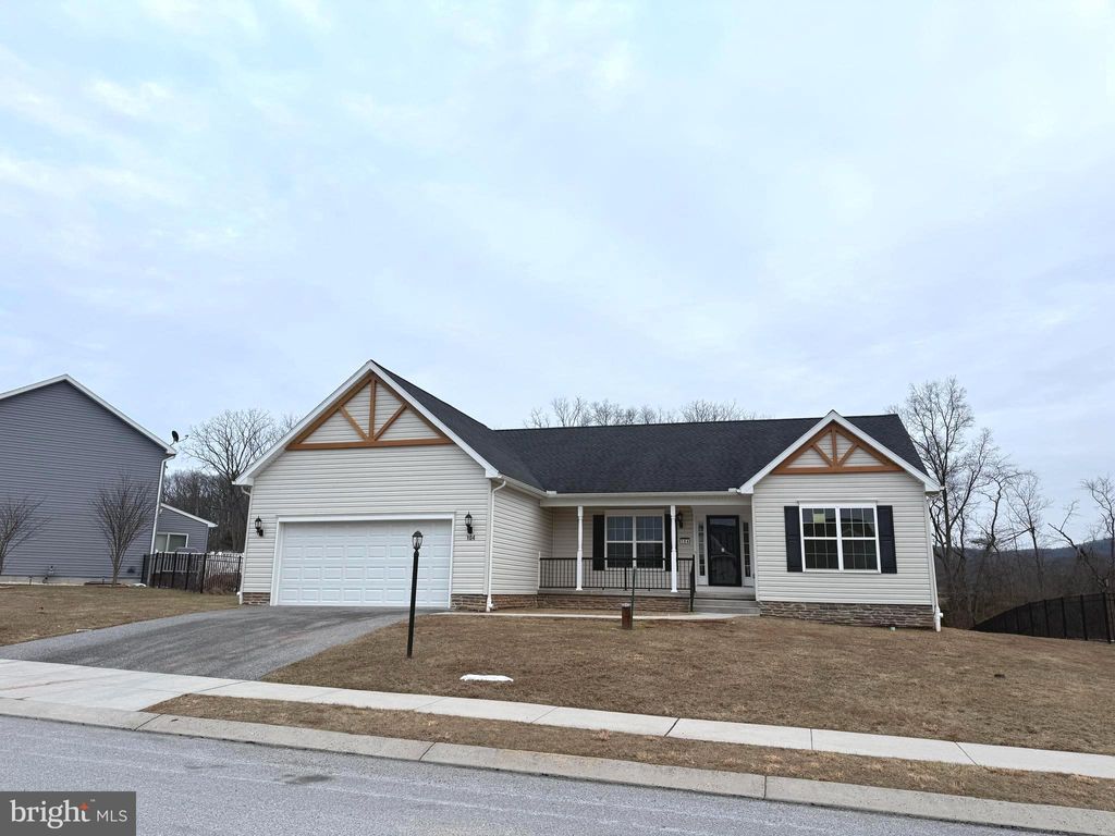 Photo of 104 Clover Run, ABBOTTSTOWN, PA 17301 (MLS # PAYK2098482)