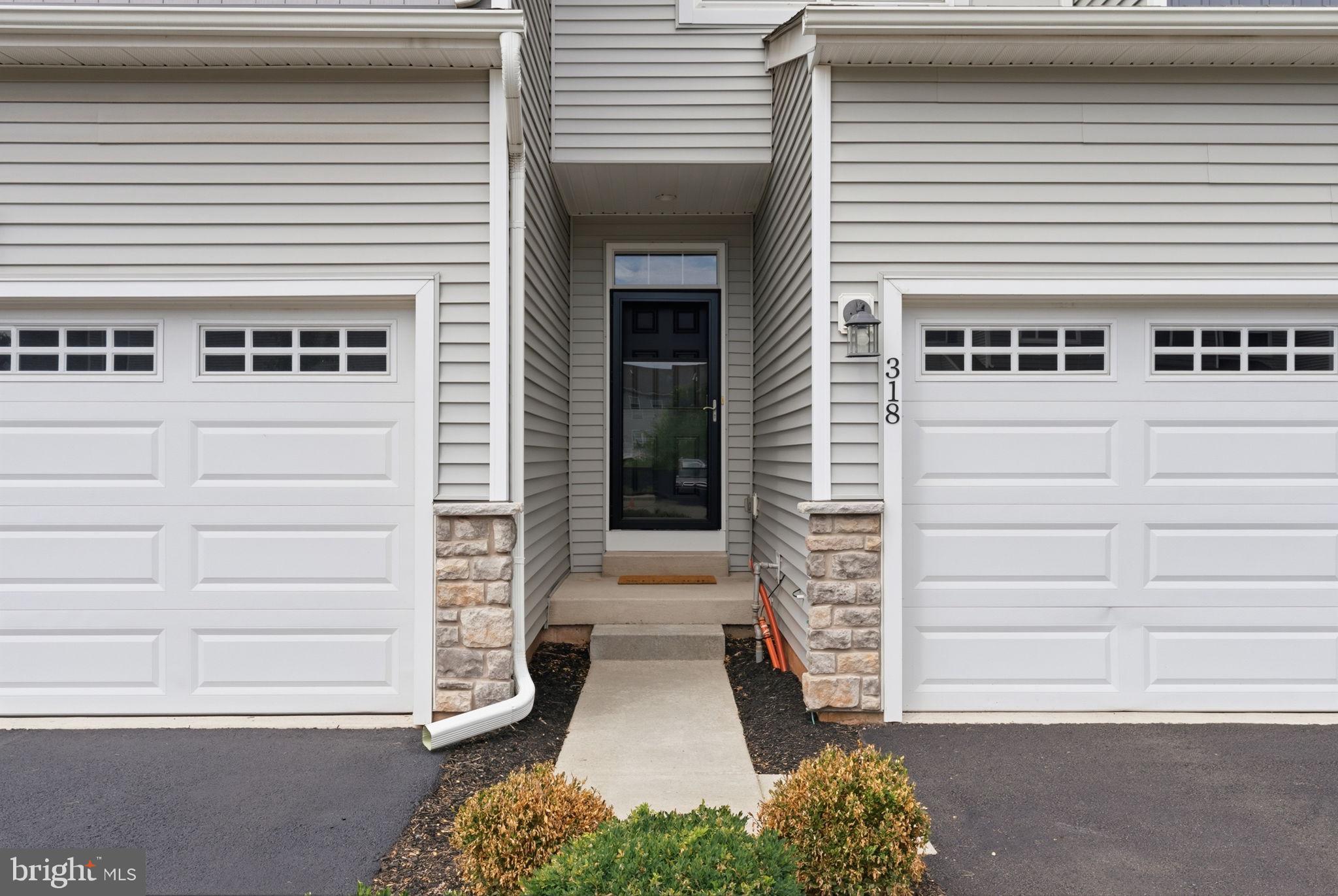 318 RIDGEWOOD DRIVE