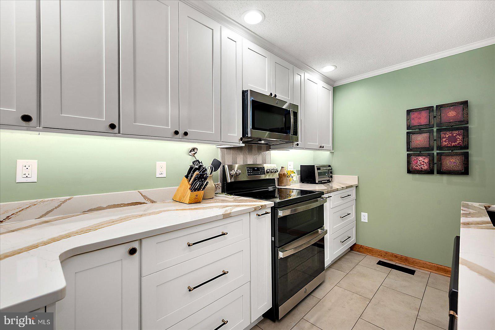 CHARLES LEWIS FARM - Residential