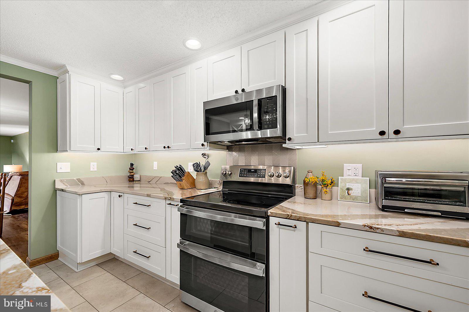 CHARLES LEWIS FARM - Residential