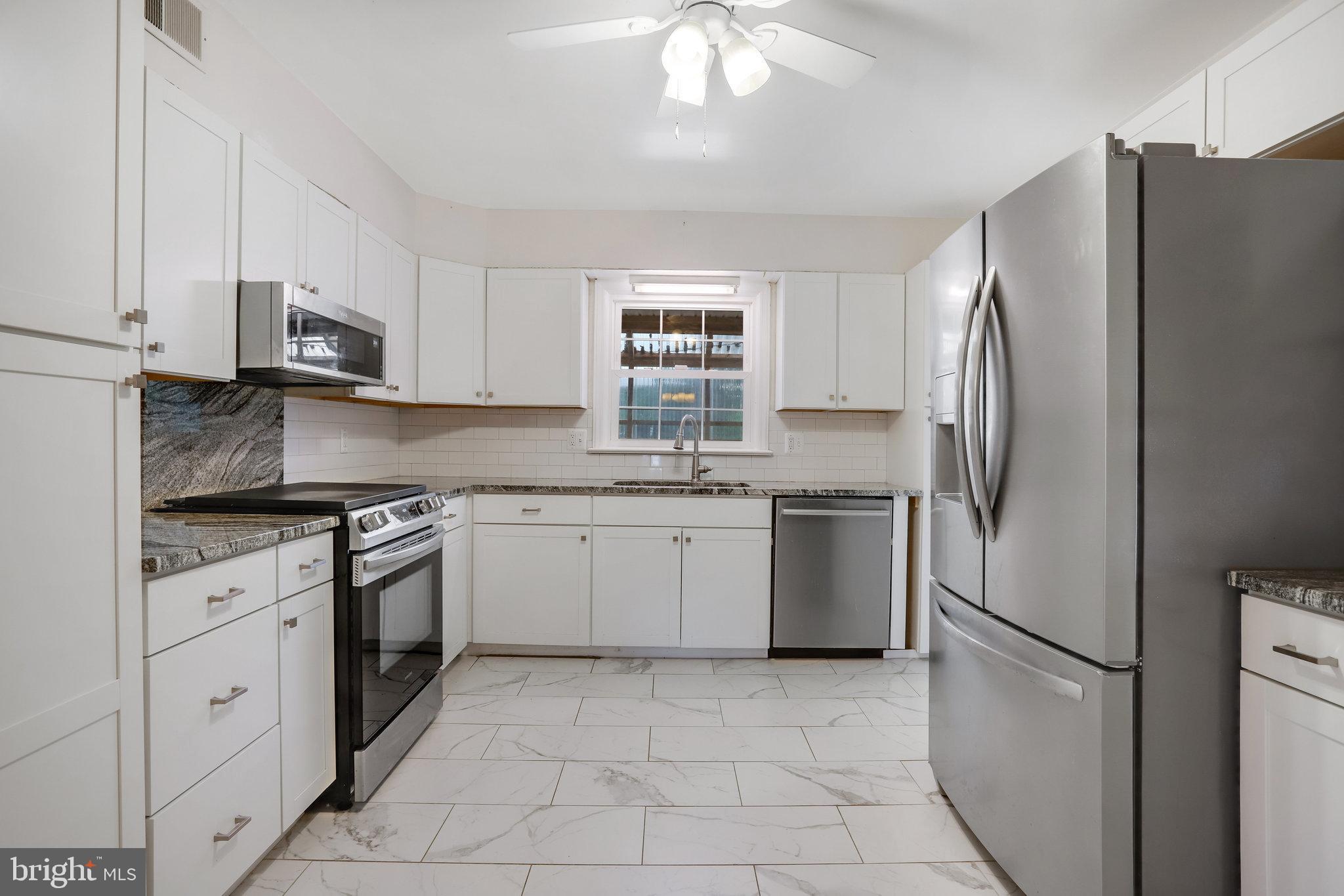 PARAMOUNT MANOR - Residential