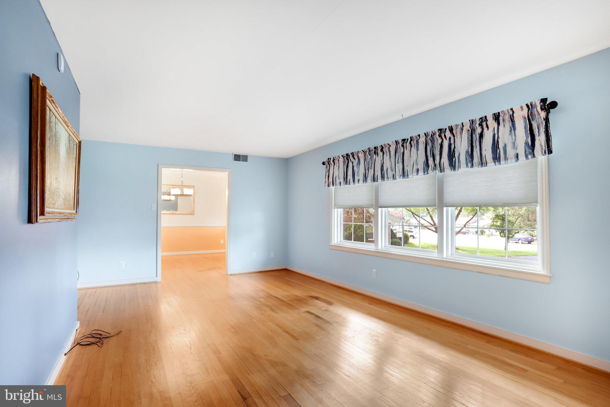 PARAMOUNT MANOR - Residential