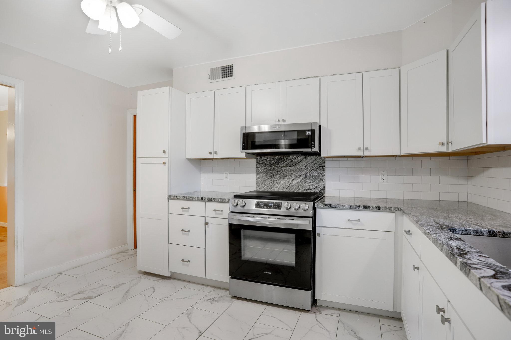 PARAMOUNT MANOR - Residential