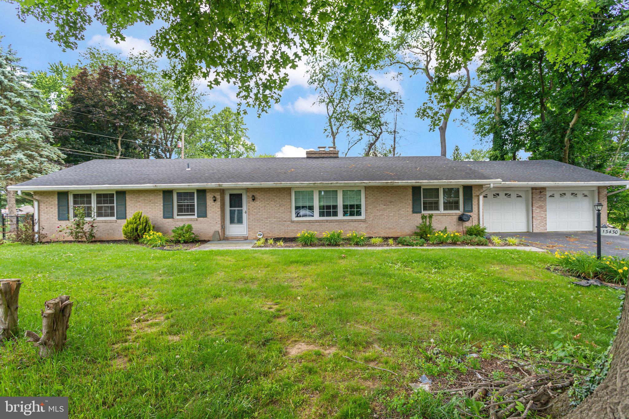 PARAMOUNT MANOR - Residential