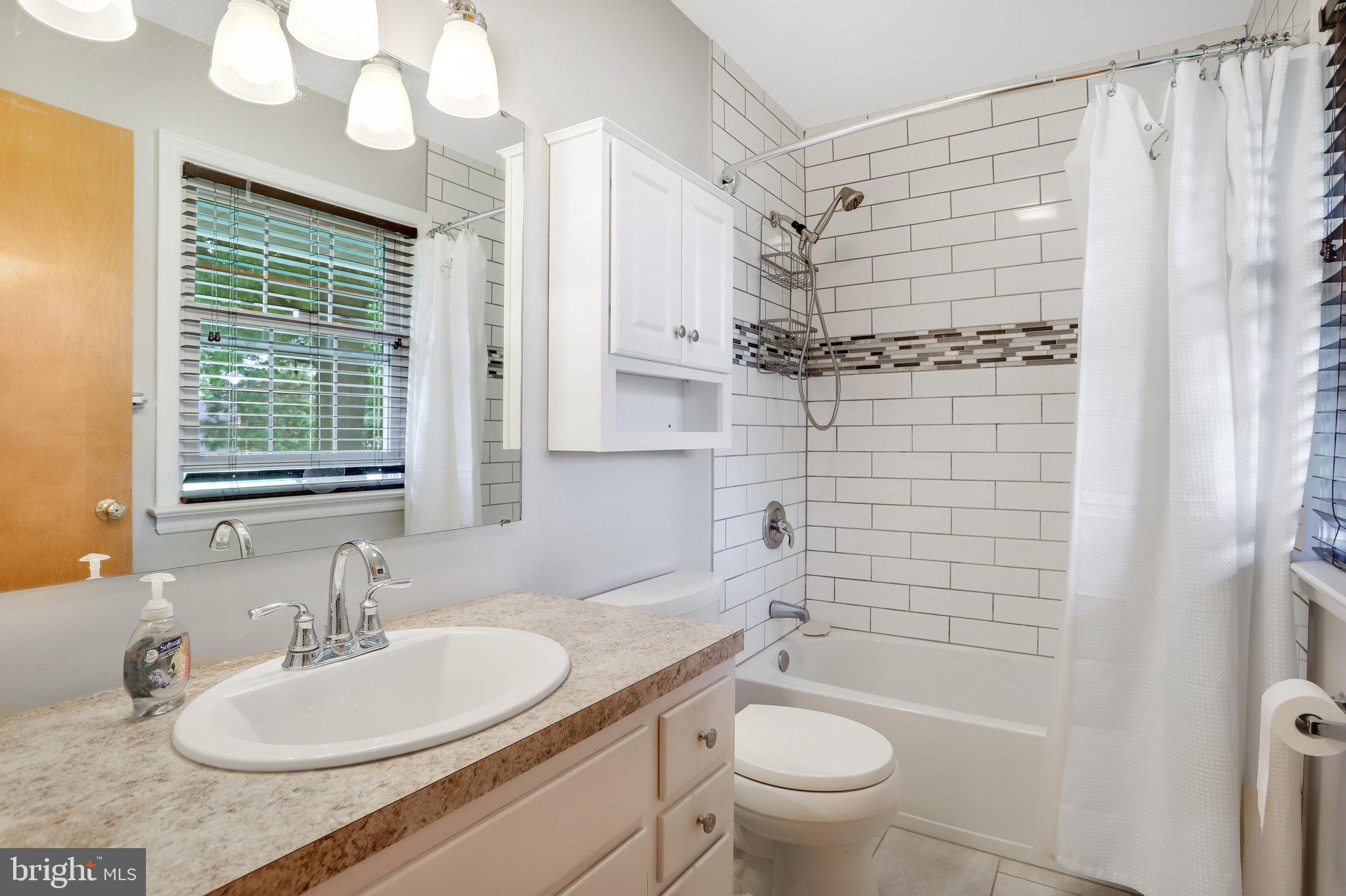 PARAMOUNT MANOR - Residential