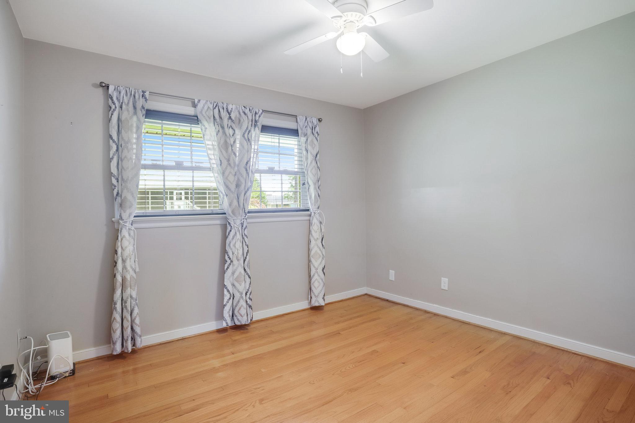 PARAMOUNT MANOR - Residential