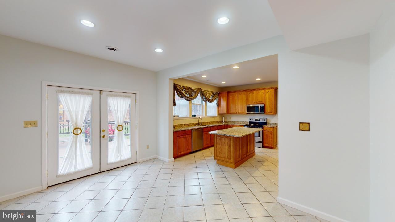 LAKEWOOD - Residential Lease