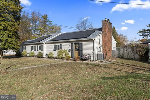 Photo of 185 Fairfax Drive, CINNAMINSON, NJ 08077 (MLS # NJBL2099024)