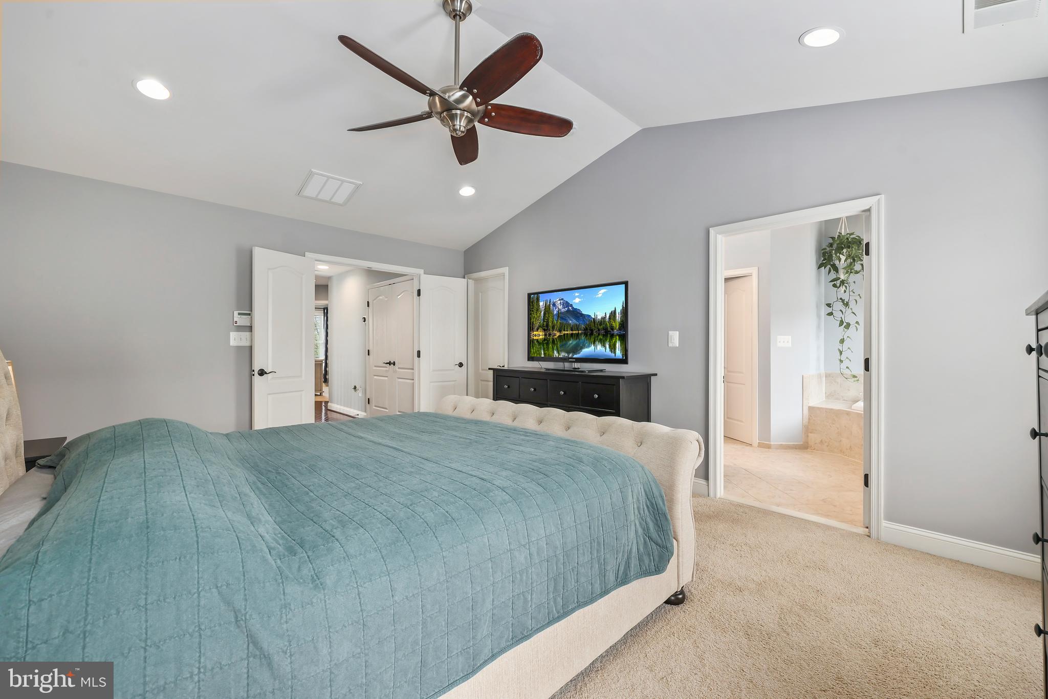 BRADDOCK CORNER - Residential