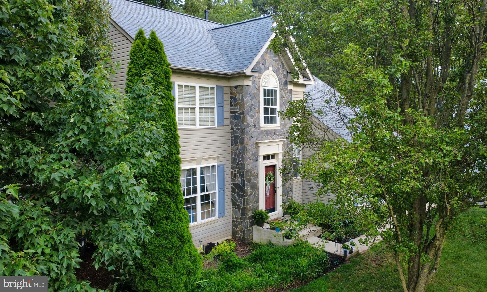 305 ARLINGTON COURT
